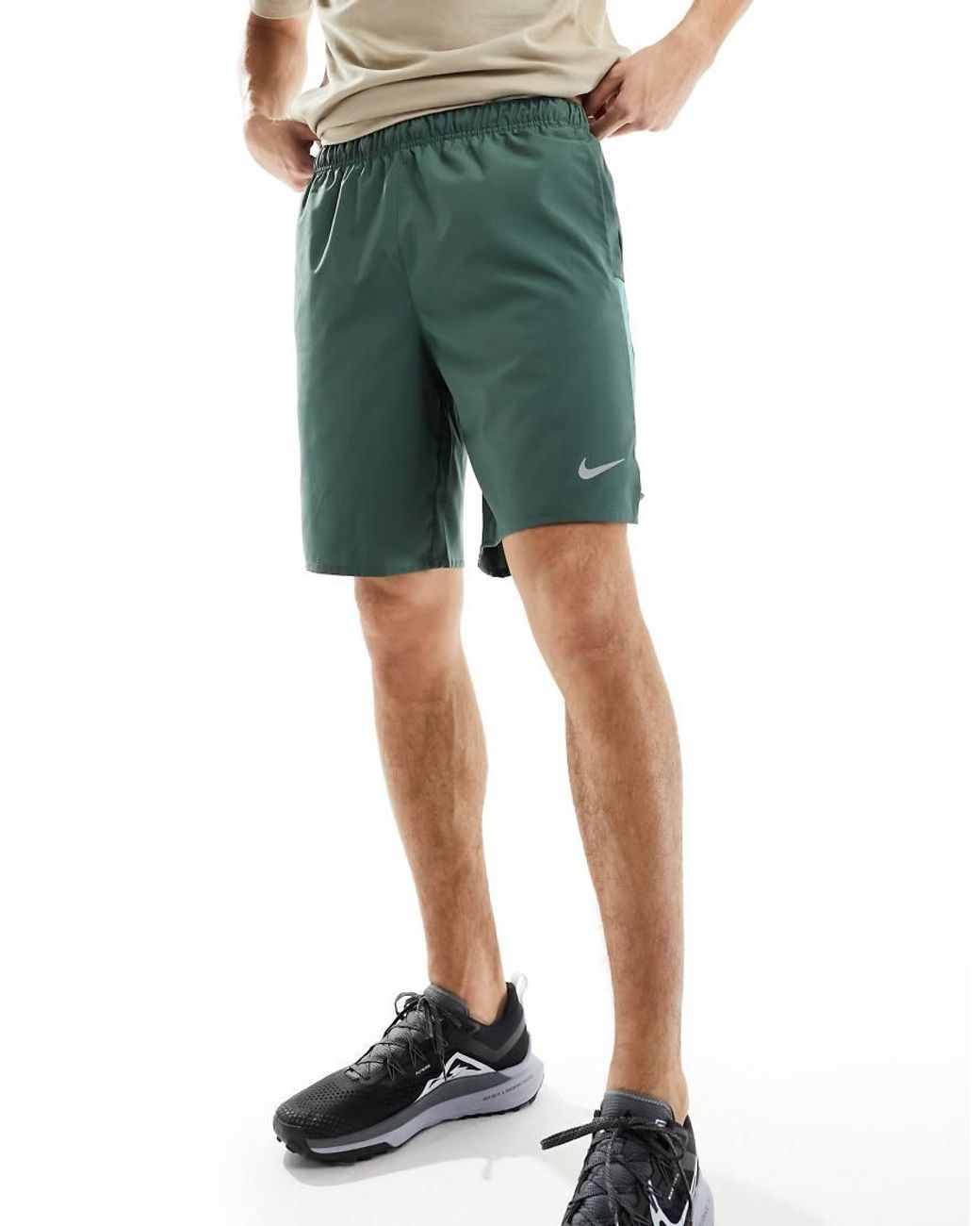 Nike Challenger Dri Fit 9 Inch Shorts in Green for Men Lyst UK