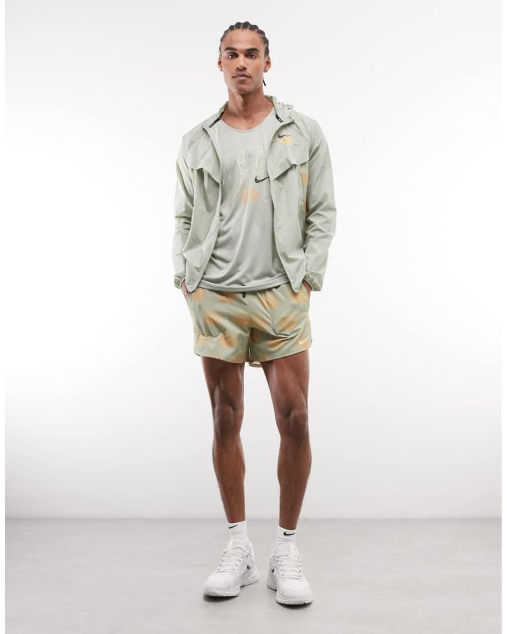 Nike Gray Stride Repel Dream Print Jacket for men