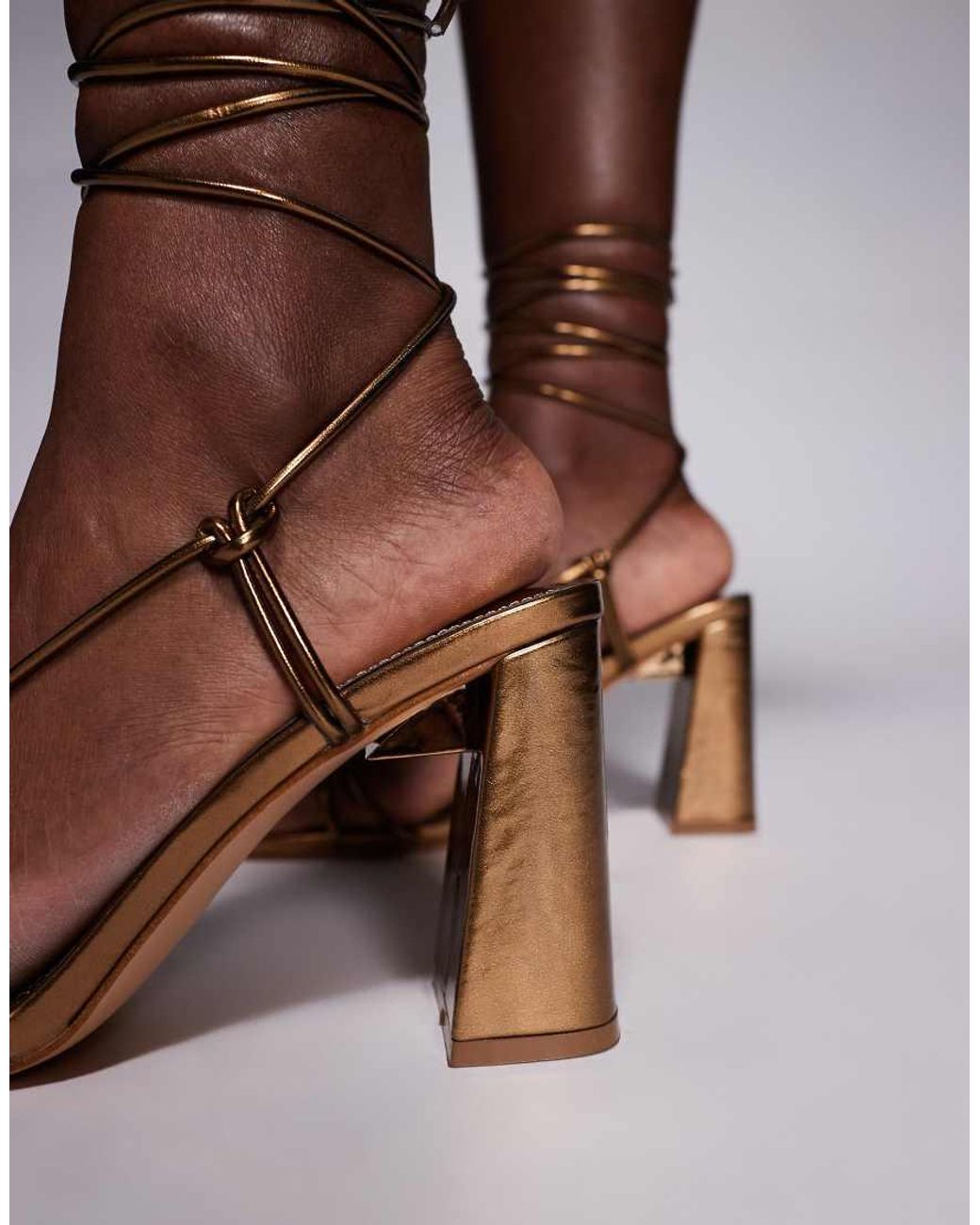 Public Desire Karia in het Brown