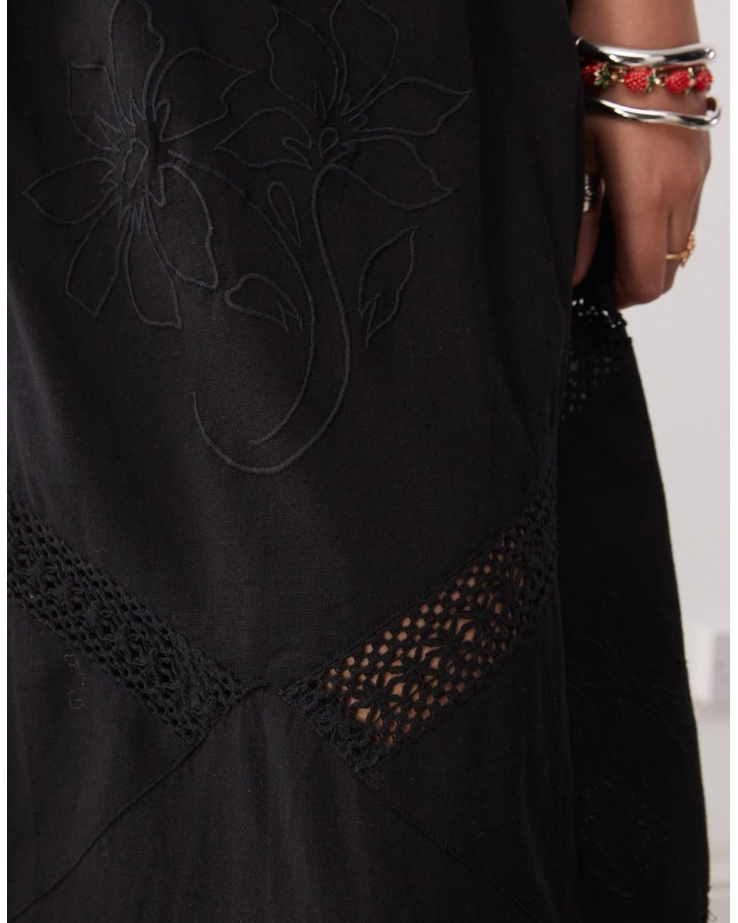 Jupe longue brodée style western Collusion en coloris White