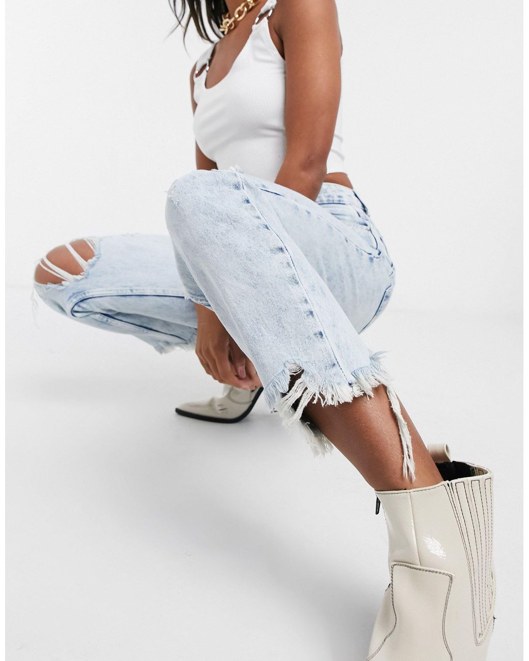 Bershka Ripped Mom Jean With Distressed Hem in Blue | Lyst