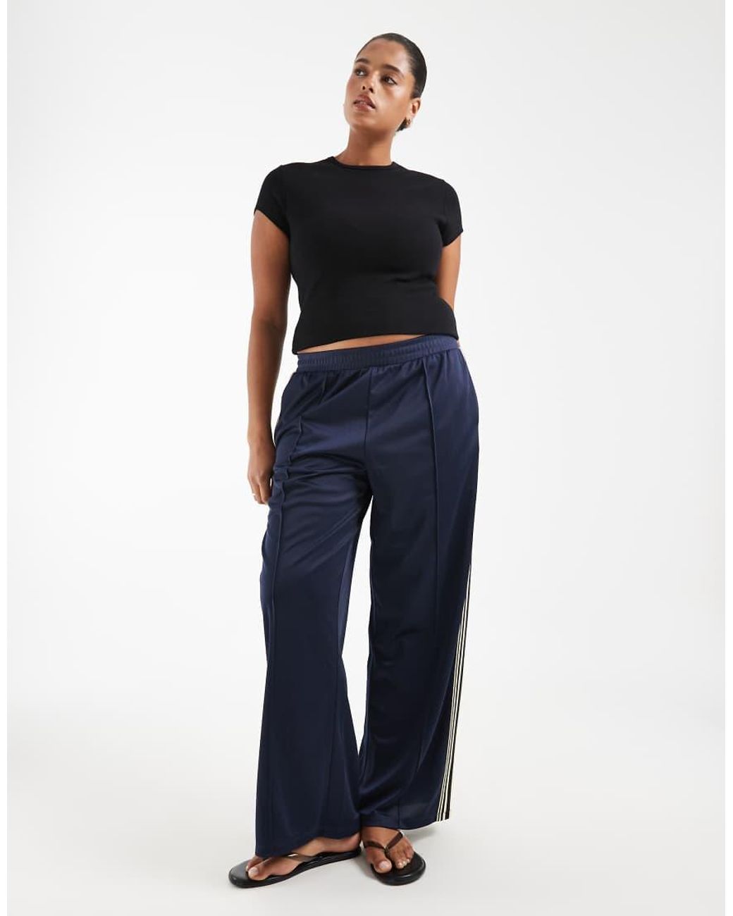 Joggers Rectos Con Raya Lateral En ONLY de color Blue
