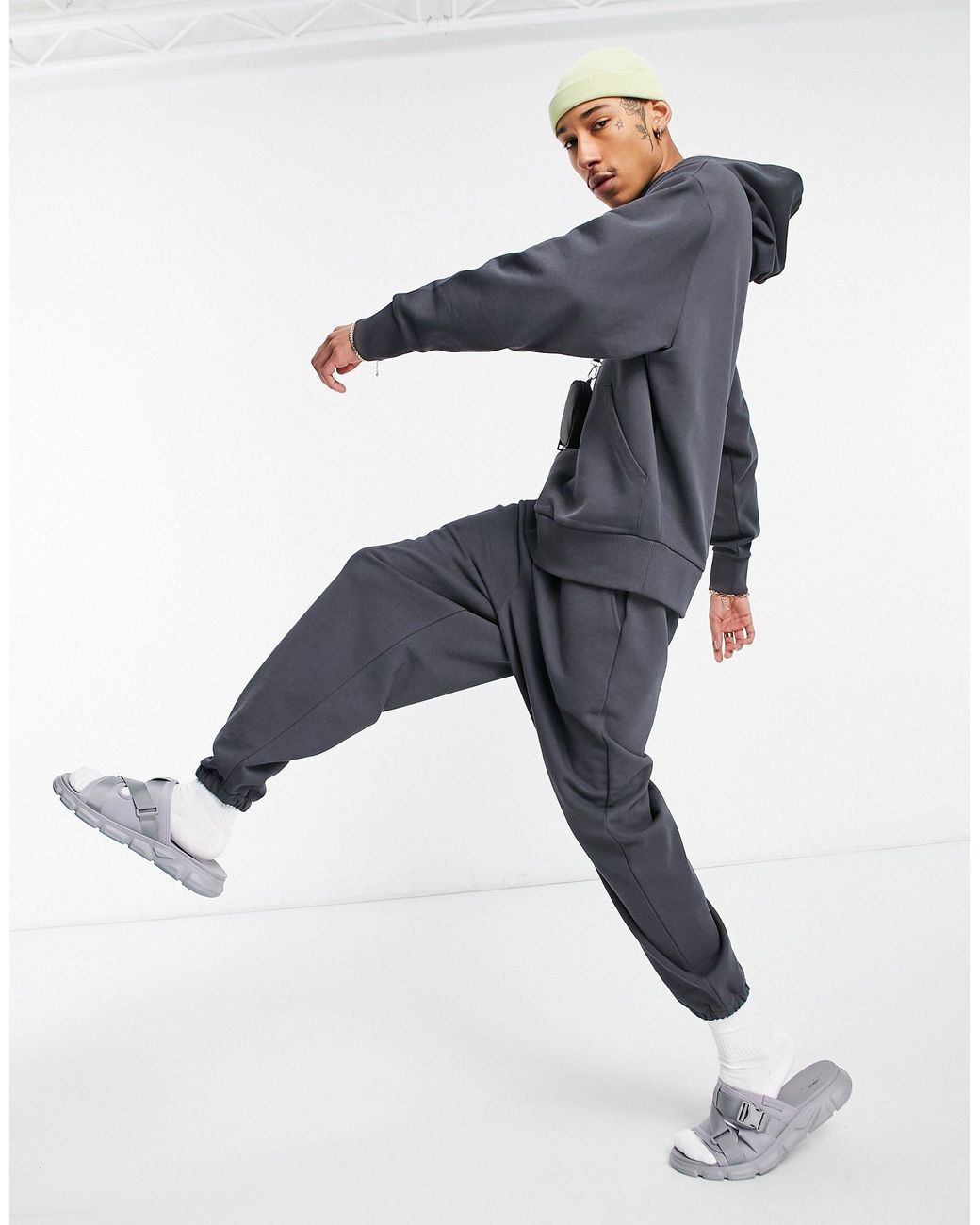 oversized joggers black