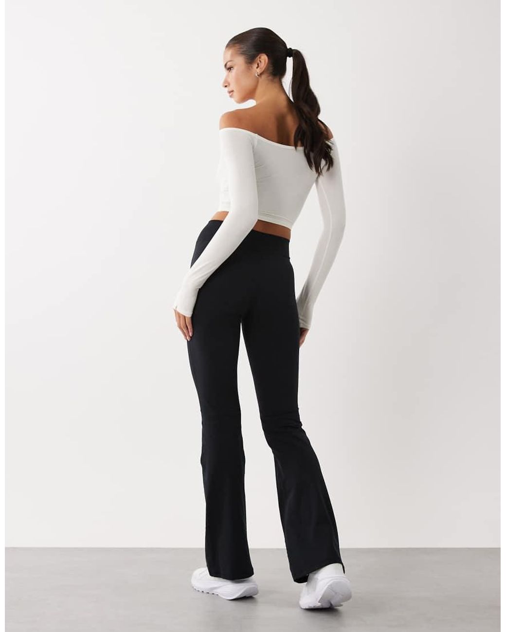 BO+TEE White Cross Over Waistband Flare Leggings