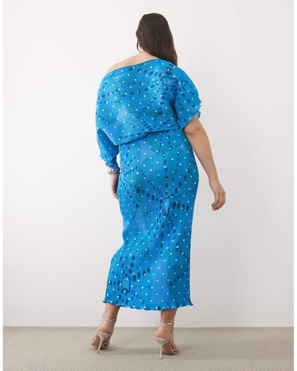 Tilly di Never Fully Dressed in Blue
