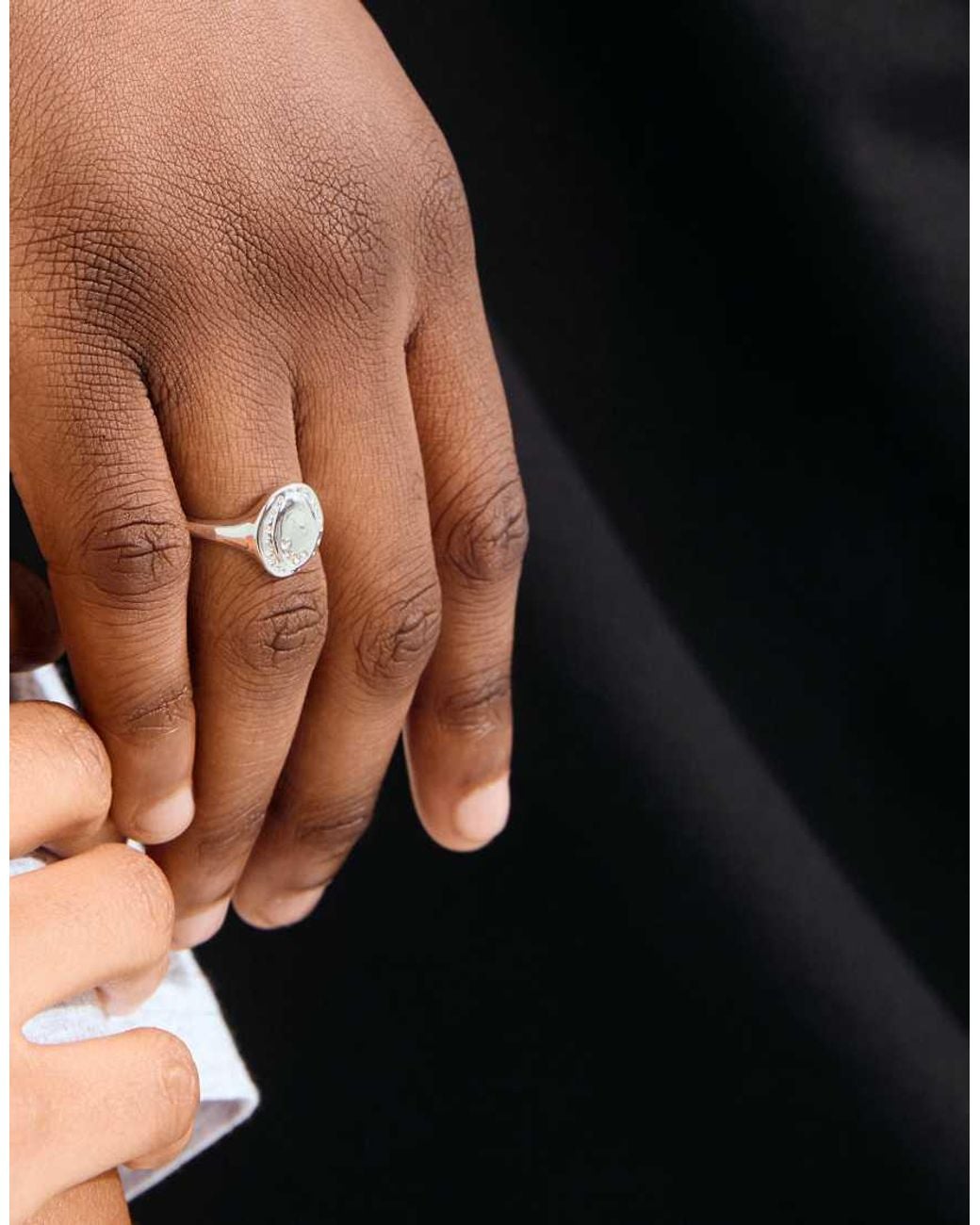 Anillo Here-Plateado Pilgrim de color Black