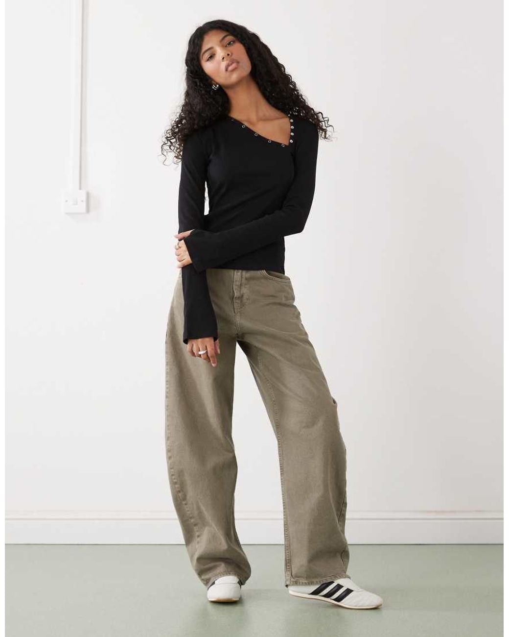 Weekday Asymmetrische Top Met Lange Mouwen En Drukknopen in het Black