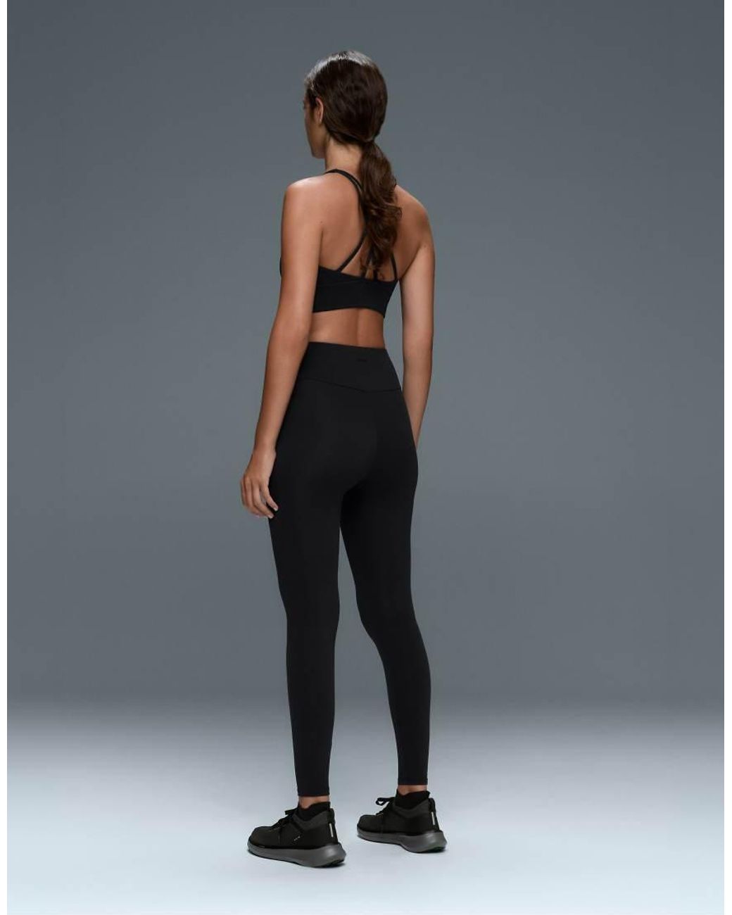 Oysho Black Medium-support Comfortlux Sports Bra With Cups