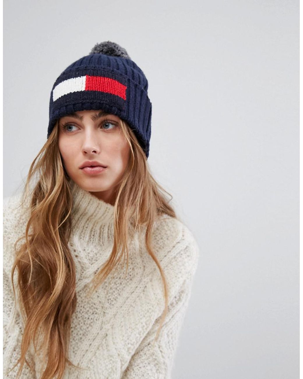 Tommy Hilfiger Flag Logo Pom Beanie in Blue | Lyst