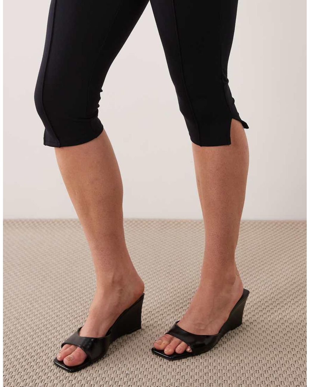 Oh Polly Natural Capri Pant