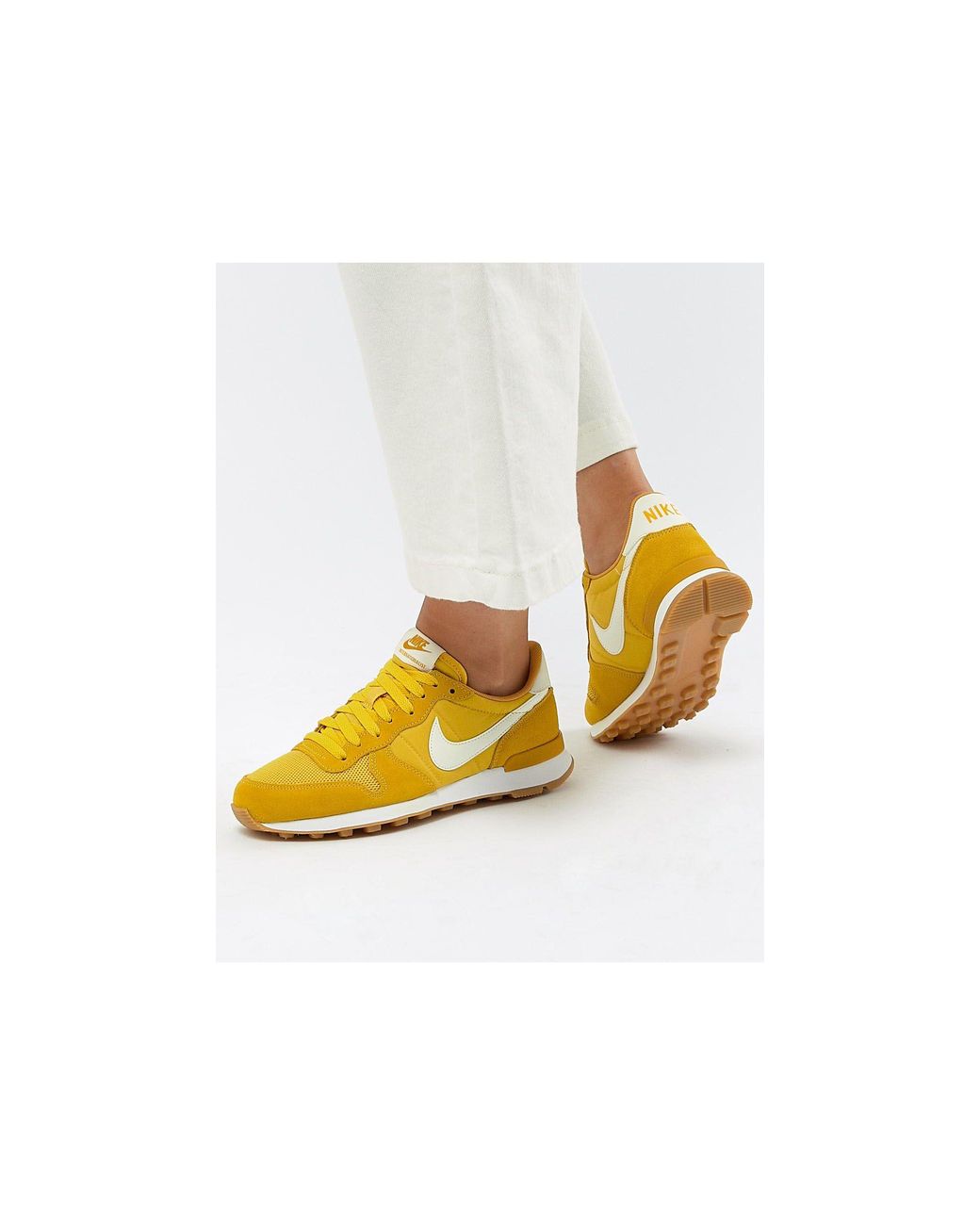 Nike internationalist hotsell women yellow
