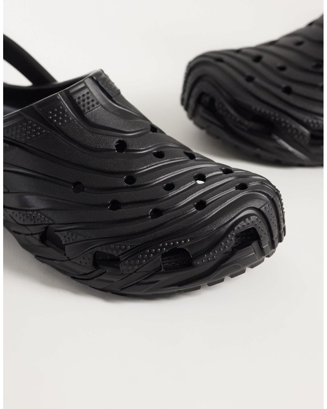 CROCSTM Black Classic erosion clogs