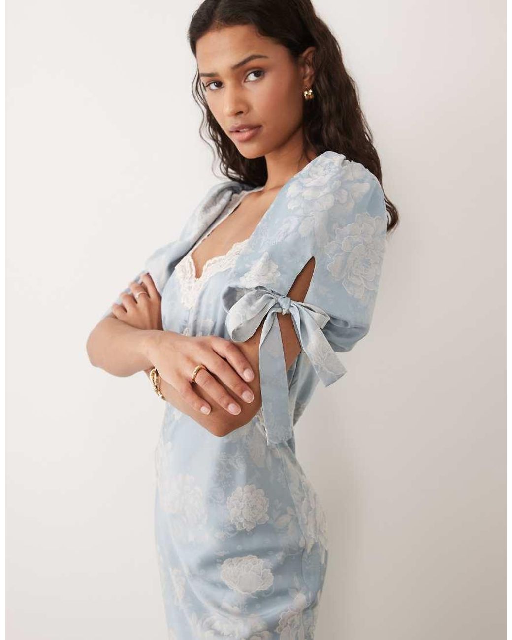 Hope & Ivy Gray Satin Jacquard Lace Trim Tie Sleeve Midi Dress