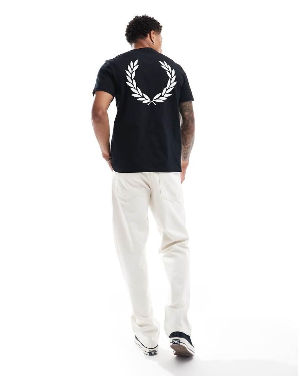 FRED PERRY◆Rear Powder ホワイトローレルTシャツ 関税送料込 Fred Perry Rear Powder Laurel White Graphic T-Shirt | EQVVS