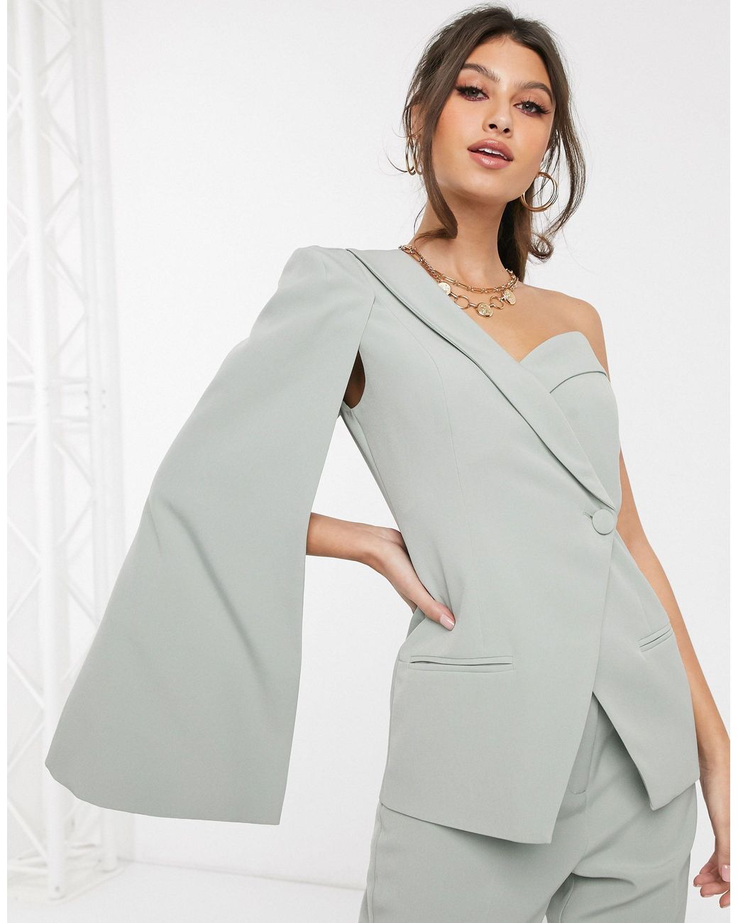 One deals shoulder blazer