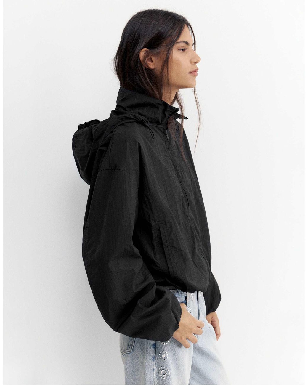 Veste légère à capuche Pull&Bear en coloris Black