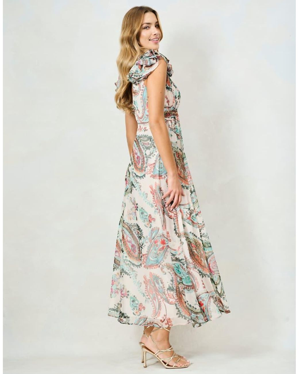 Hope & Ivy White The Aura Printed Ruffle Shoulder Maxi Dress With Ruched Bodice And Thigh Slits