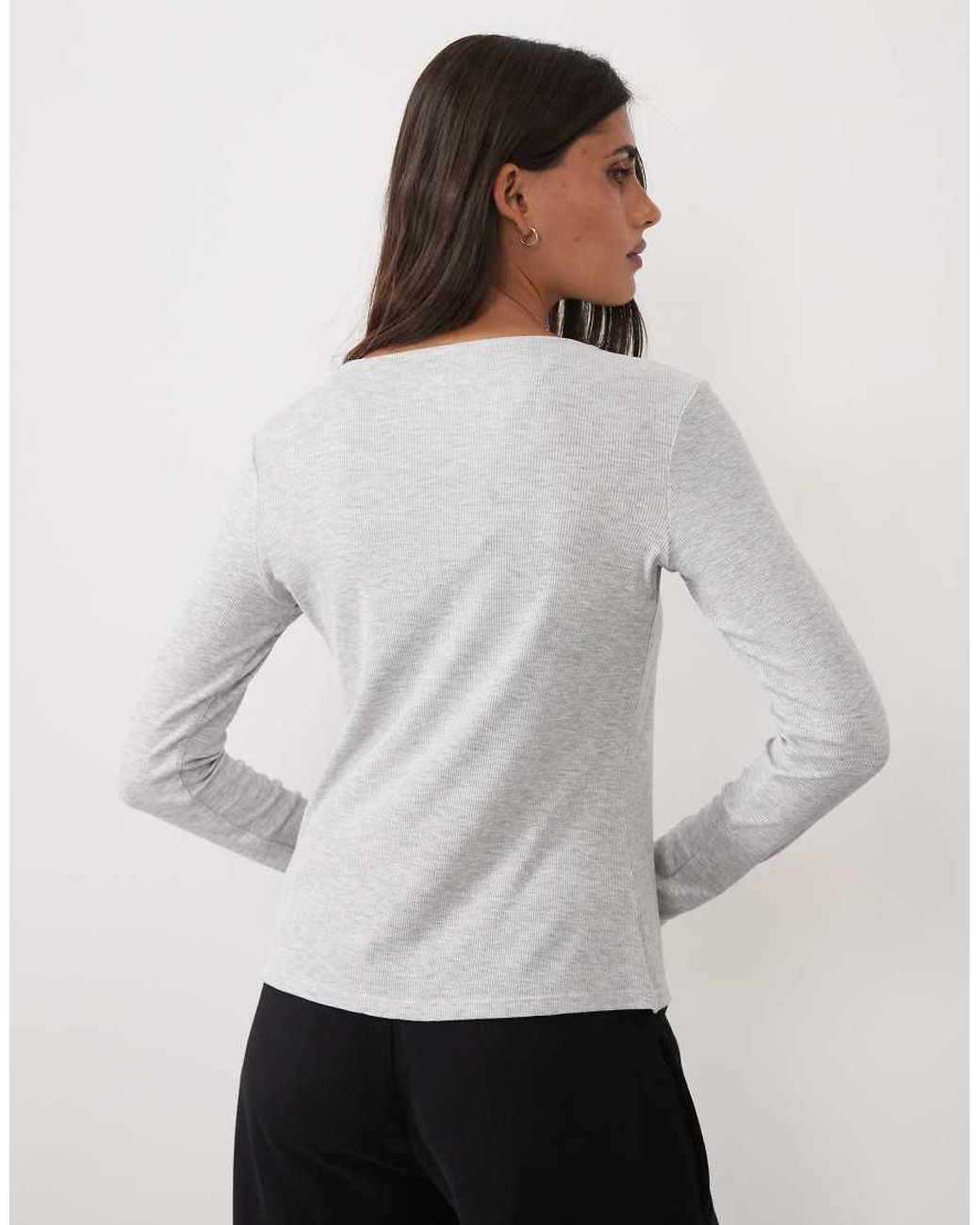 4505 White Ribbed Long Sleeve Twist Front Studio Layering Top