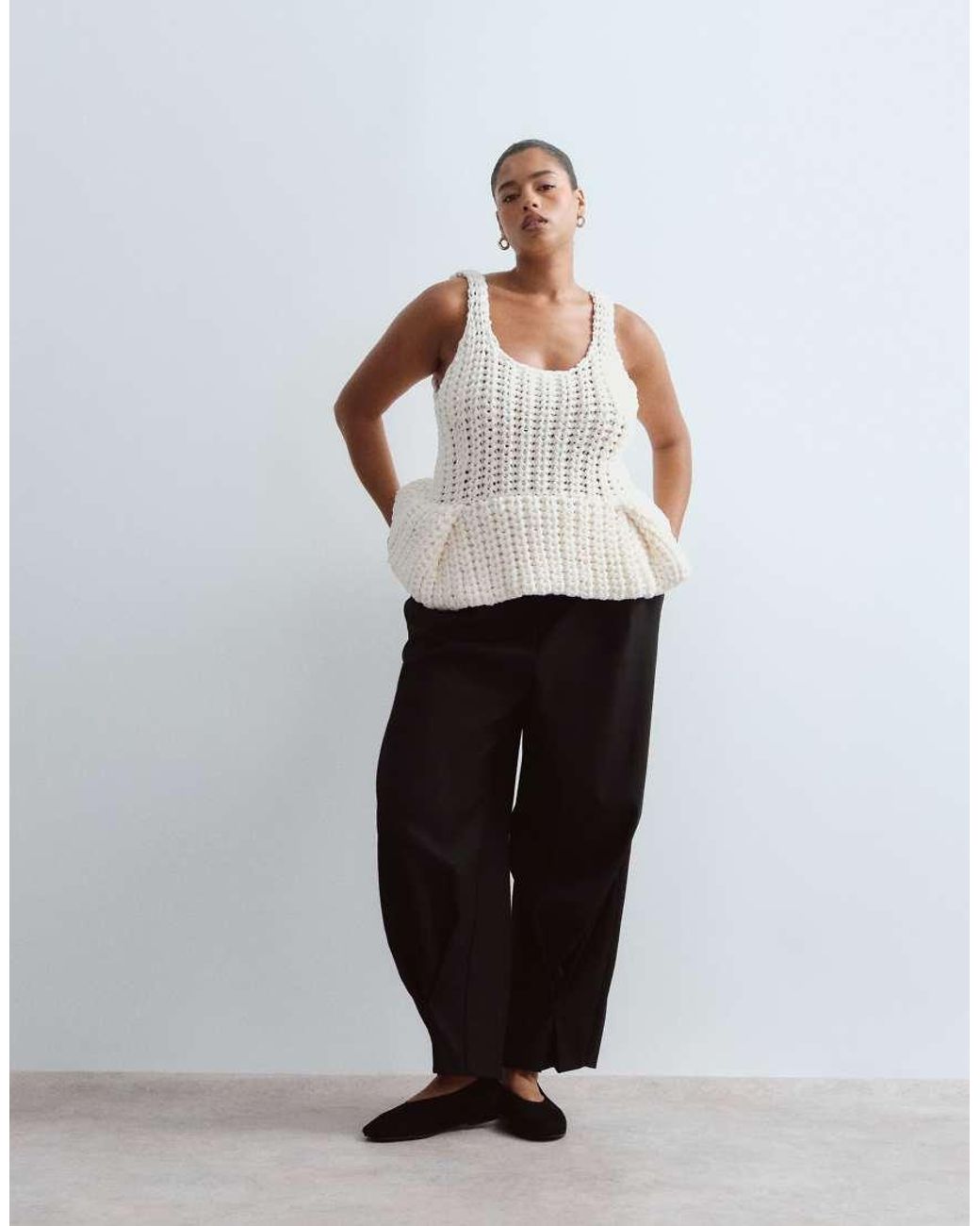 ARRANGE White Curve Chunky Hand Knit Peplum Top