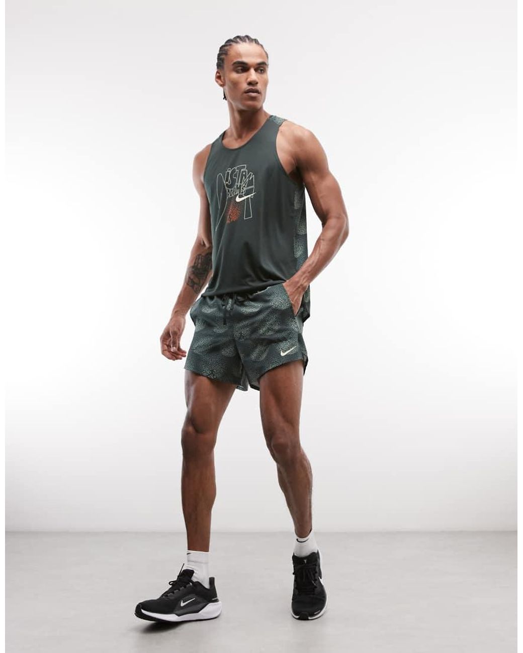 Nike Black Stride Dri-Fit 5Inch Lined Print Shorts for men