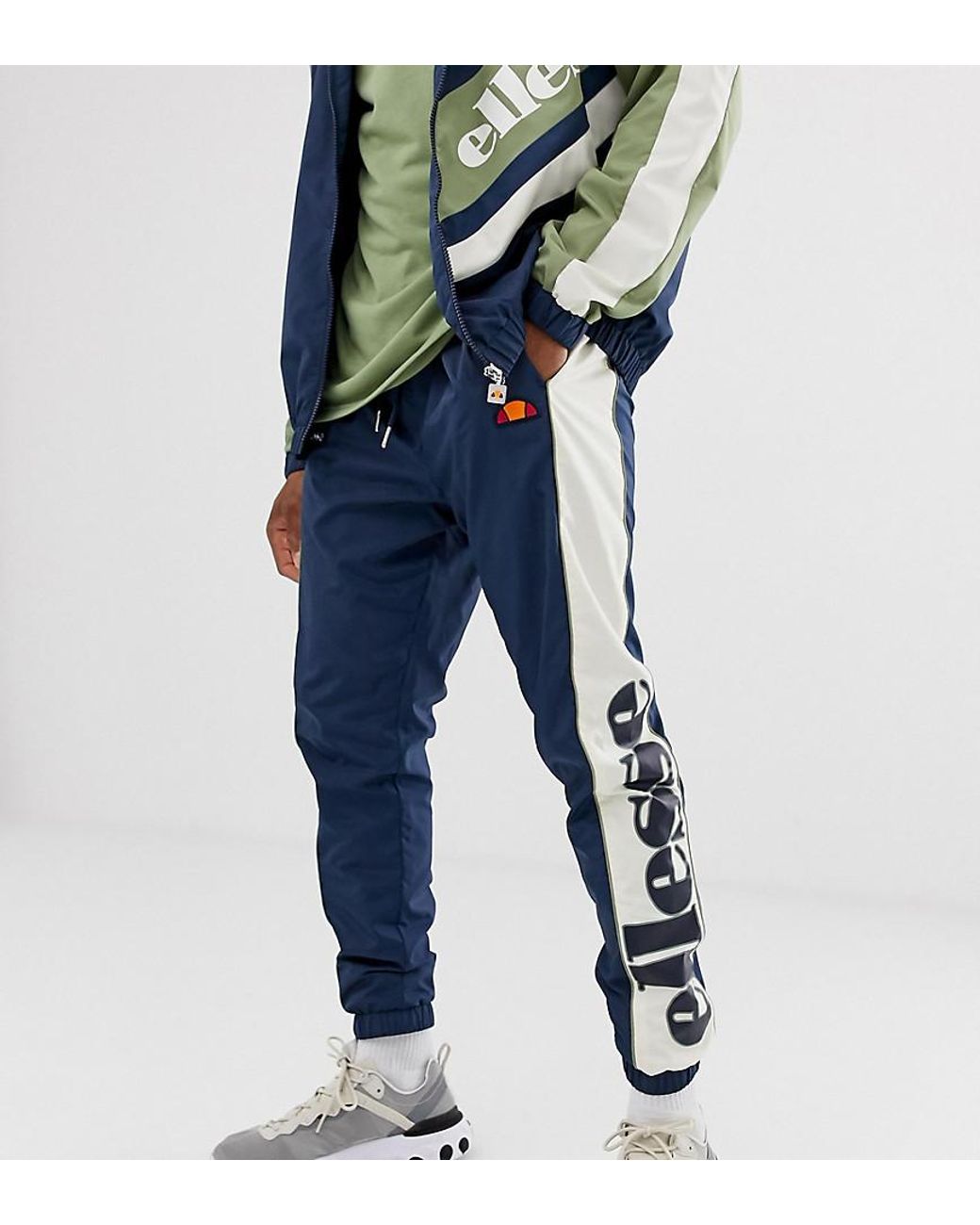Herren Gioele Trainingshose aus recycelten Materialien in MarineGrün, exklusiv bei ASOS in blau Herren Gioele Trainingshose aus recycelten Materialien in MarineGrün, exklusiv bei ASOS in blau
