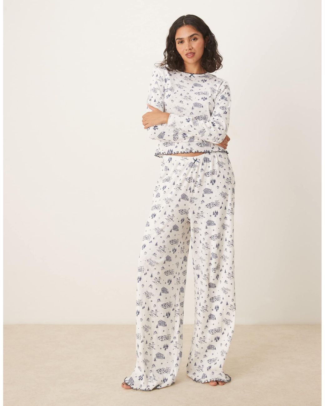 ASOS Natural – pyjama aus pointelle mit em landschafts-printmuster, aus hose und langärmligem t-shirt