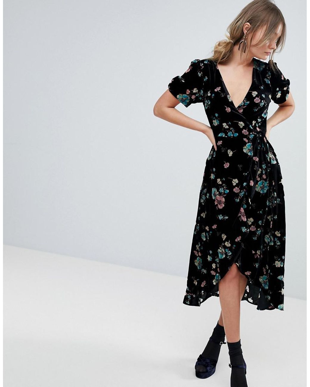 Oasis Floral Print Velvet Midi Wrap Dress in Black | Lyst Australia