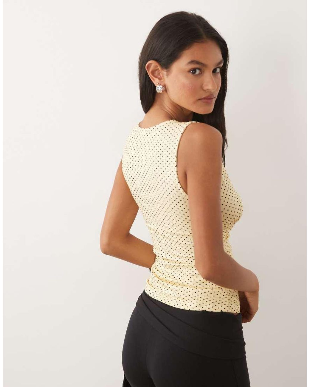 Top Lycia Con Escote Pronunciado En Con Micro Lunares-Blanco Motel de color Natural