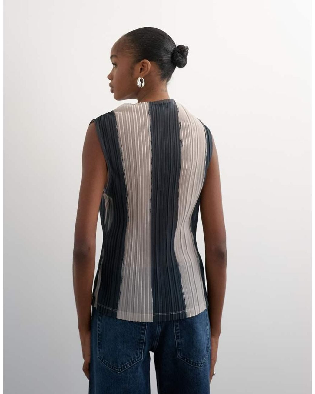 TOPSHOP White High Neck Sleeveless Plisse Top