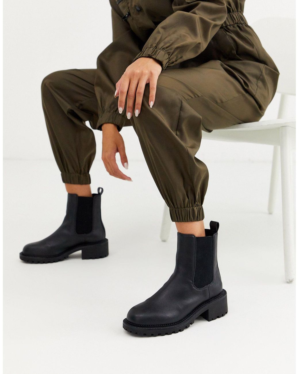 Action Chunky Chelsea Boots in Black 