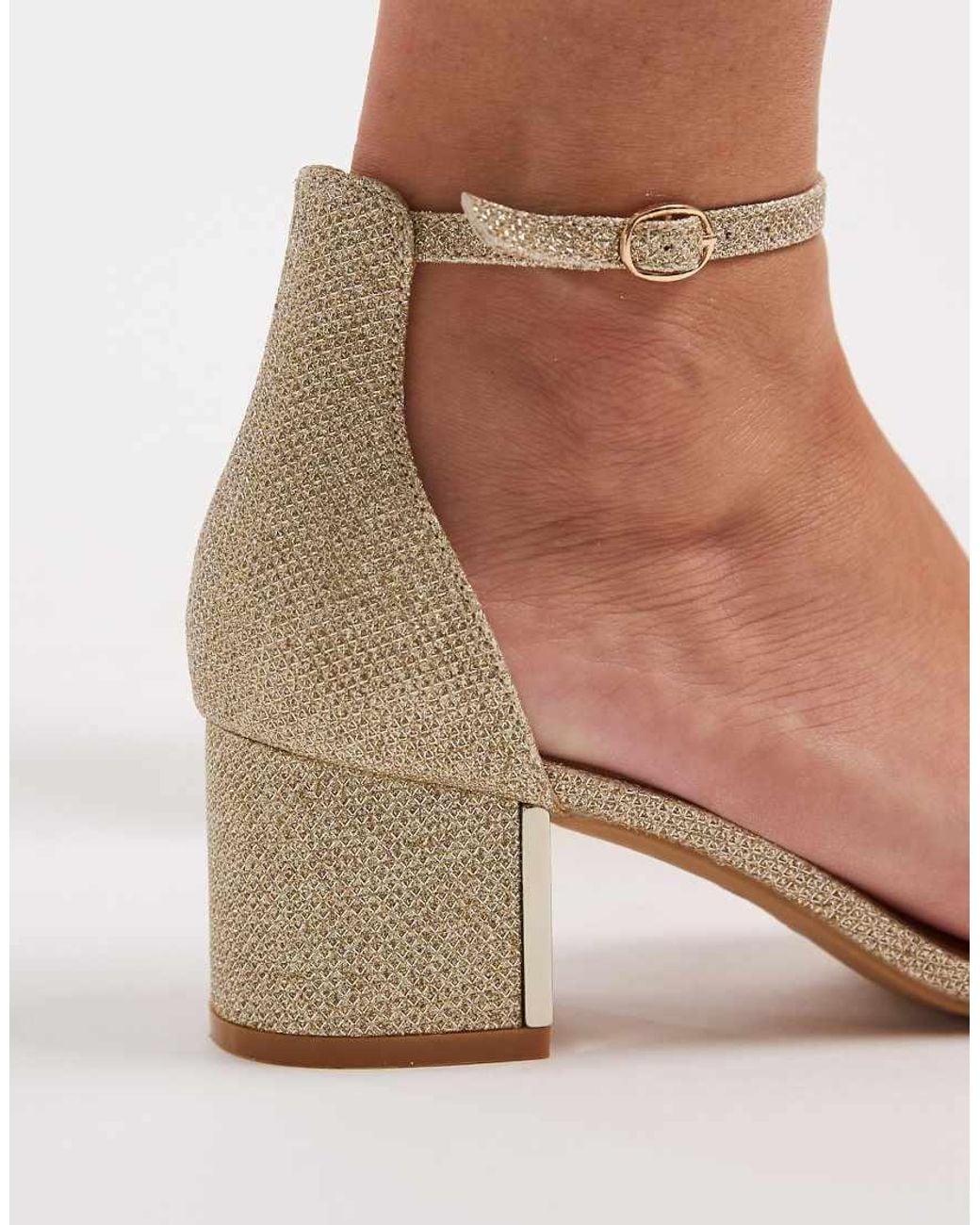 SEQWL Natural Block Heel Sandals With Buckle Closure