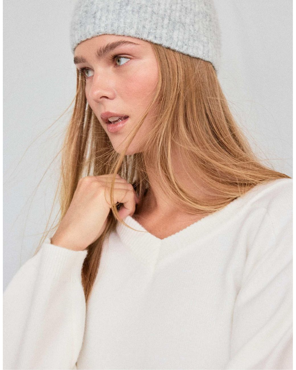 Stradivarius White Basic strickpullover mit v-ausschnitt
