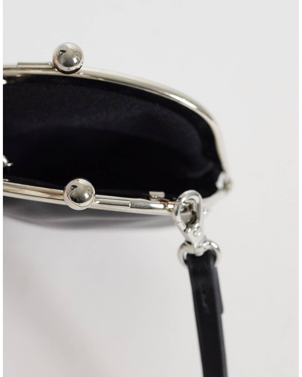 Mini pochette à charms structurés ASOS en coloris Black