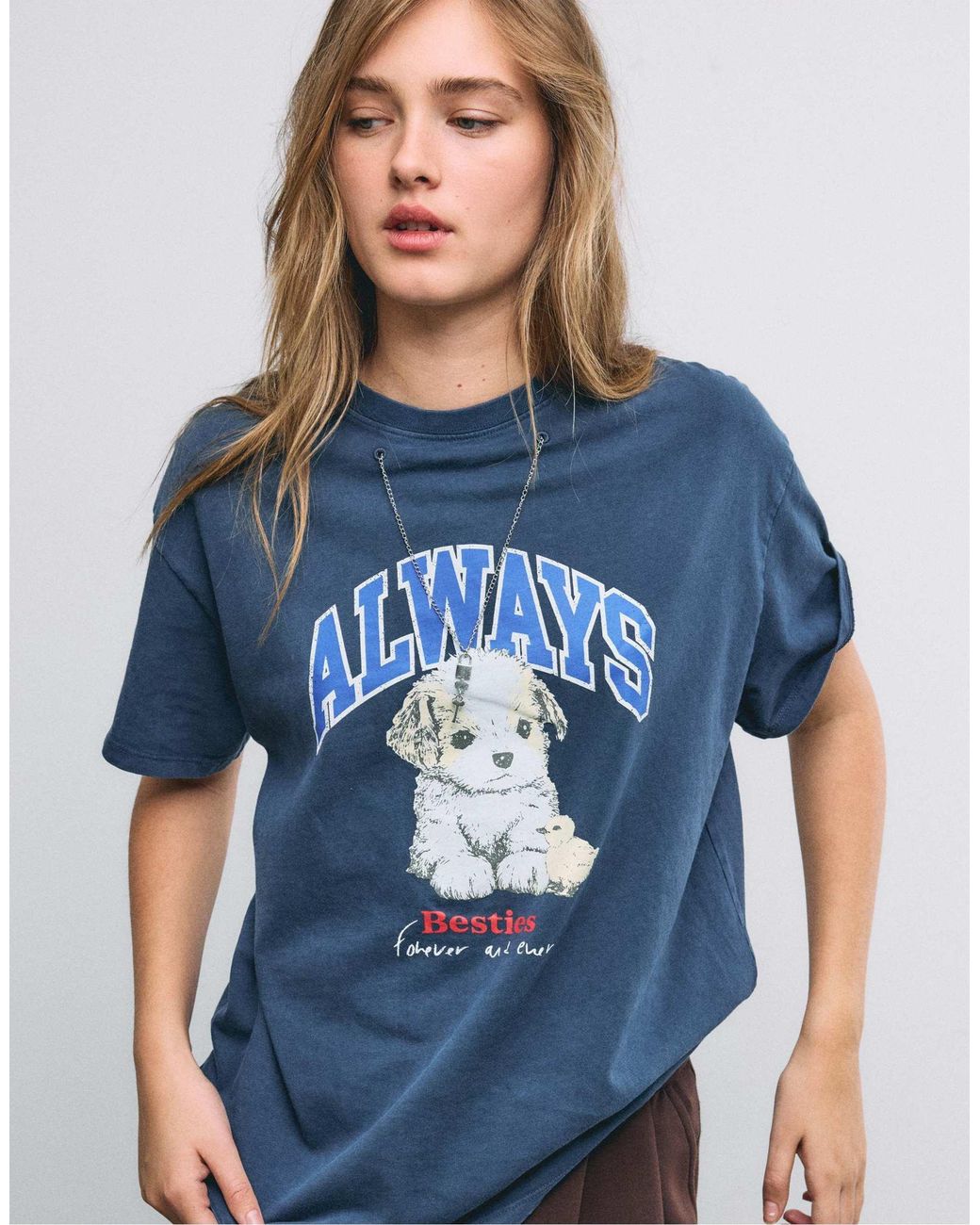 T-shirt manches courtes à imprimé graphique et appliqué Stradivarius en coloris Blue