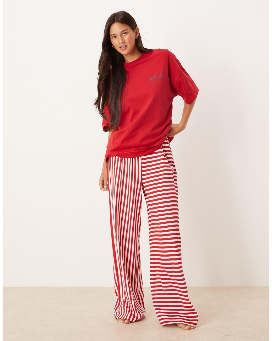 ASOS Red – pyjama aus oversize-t-shirt mit "après ski"-grafikprint und hose mit weitem bein