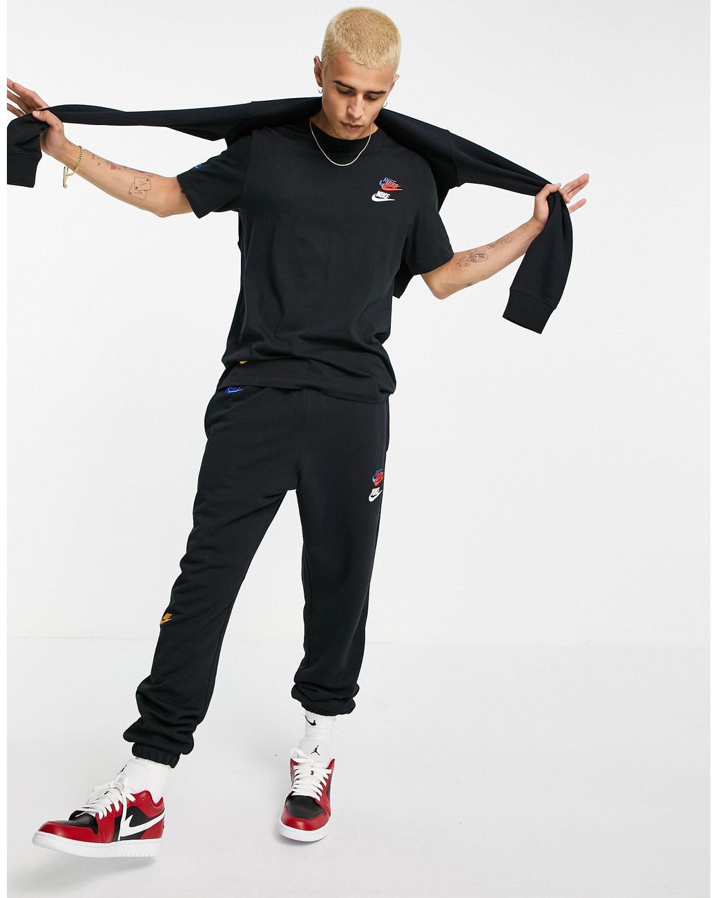Camiseta negra básica con logo multicolor Nike de hombre de color Negro |  Lyst