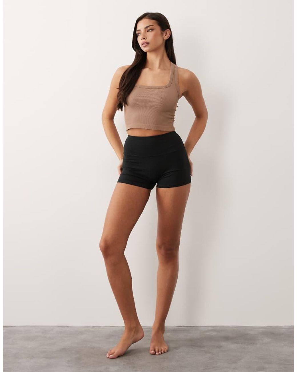 4505 Black Seamless Rib Knit Scoop Neck Cropped Tank Top With Racer Back