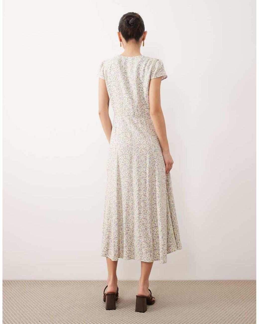 Nobody's Child Petite Natural Avery V-neck Cap Sleeve Floral Print Midi Dress