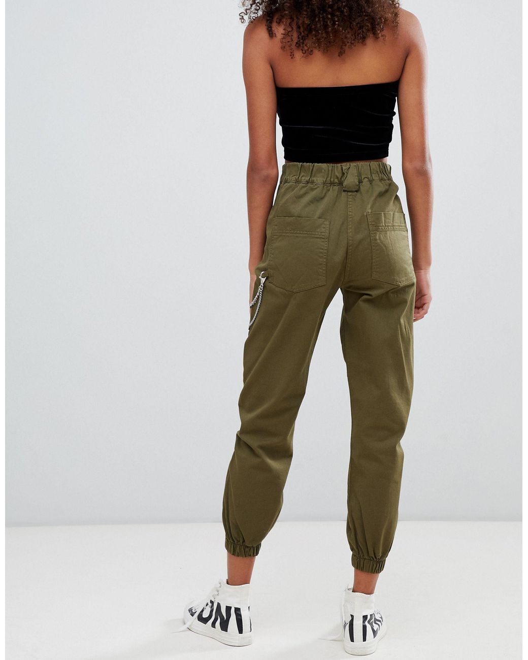 Pantaloni cargo con catenaBershka in Denim di colore Verde | Lyst