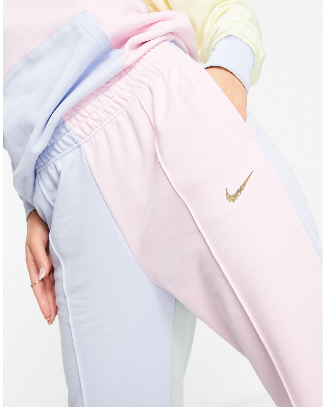 Jogger pastel color block coupe oversize avec petit logo virgule métallisé  Nike | Lyst