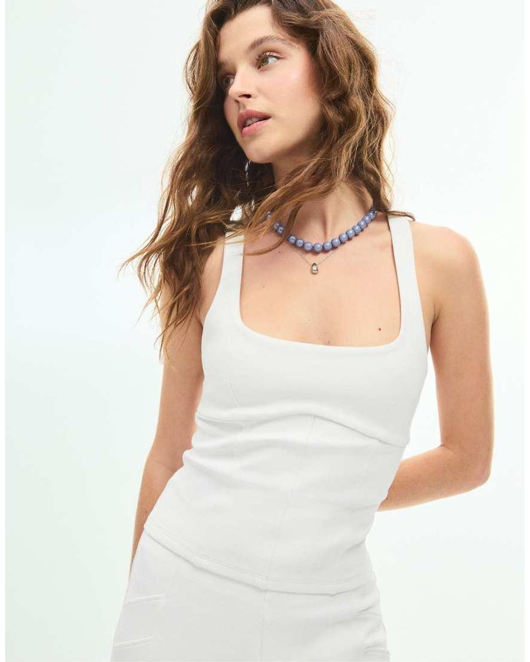 Stradivarius White Fitted Top With Visible Seams And Wide Straps