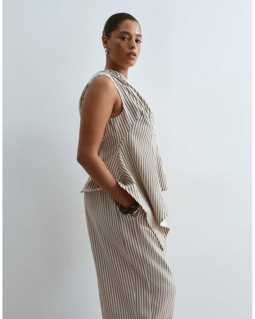 ARRANGE Gray Curve Tailored Barrel Pants