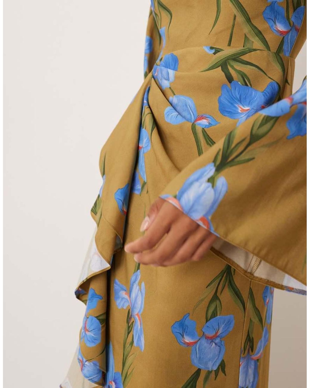 ASOS Maxi Jurk Met Lange Mouwen, Rok Met Ruches En Oversized Bloemenprint in het Natural