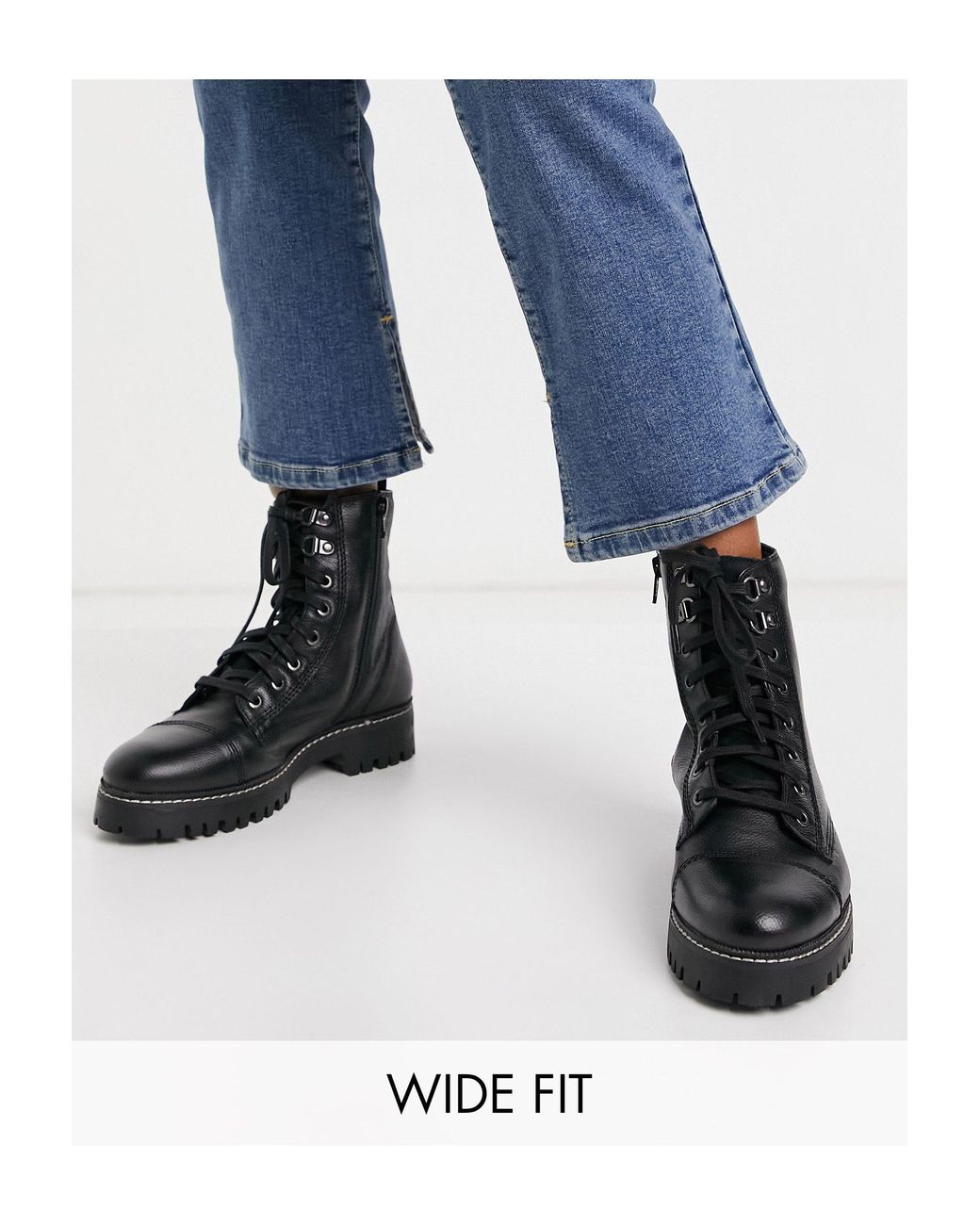 look stivaletti stringati