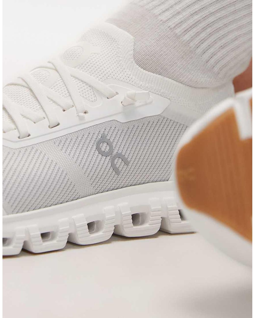 On Shoes White Cloud 6 Versa Sneakers for men