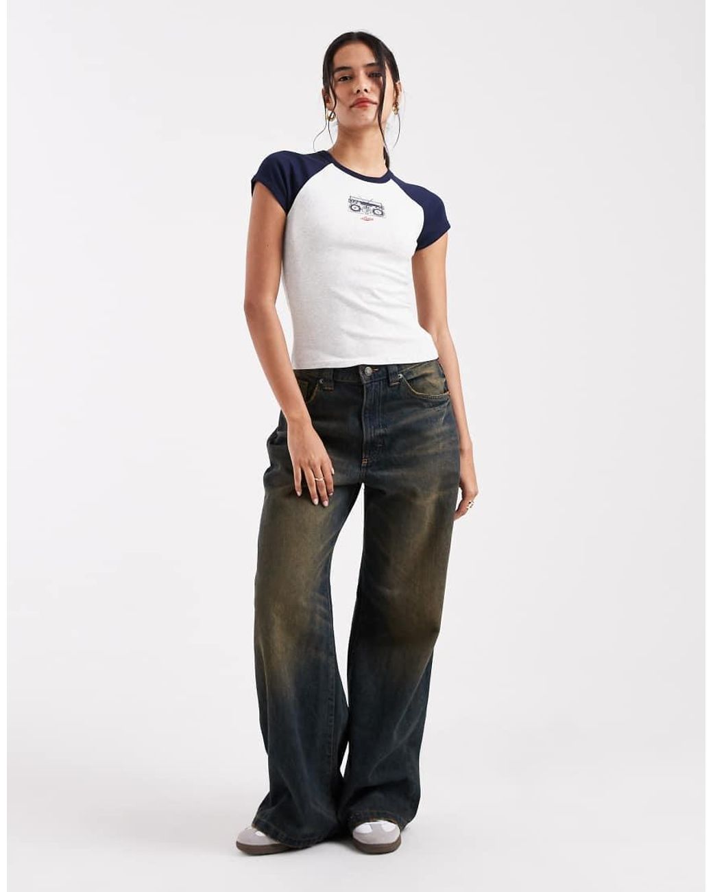 Riley T-Shirt Con Stampa Grafica Raglan Bianca di Levi's in White