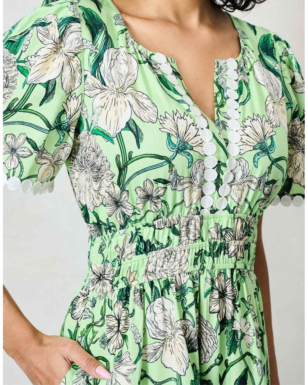 Hope & Ivy Green The Sylvie Lace Trim V-Neck Tiered Skirt Tea Dress