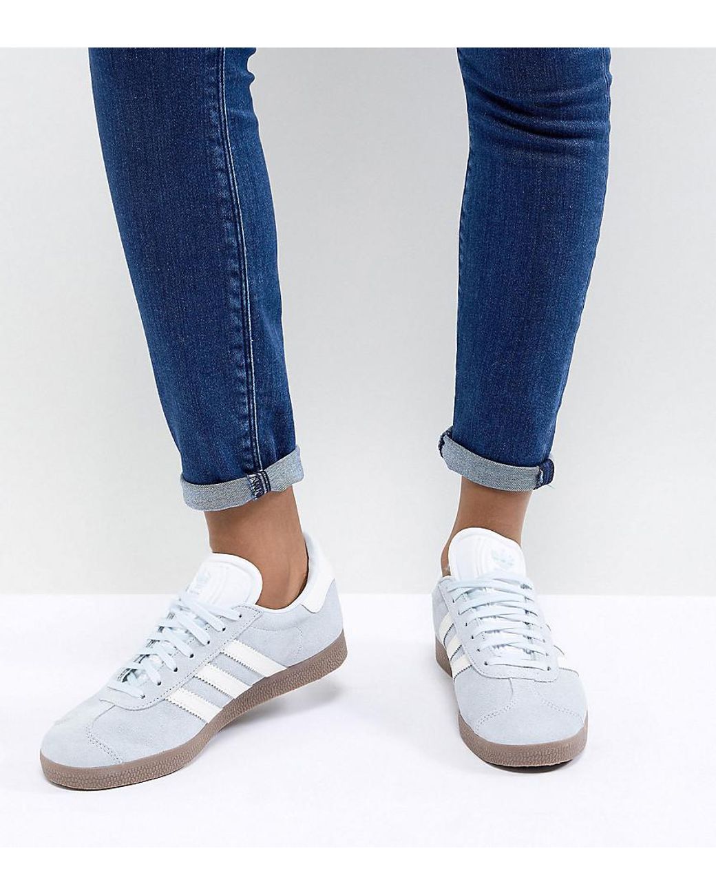 black gazelles with brown sole