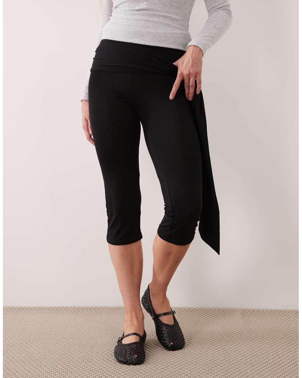 Motel Natural Tie Waist Capris