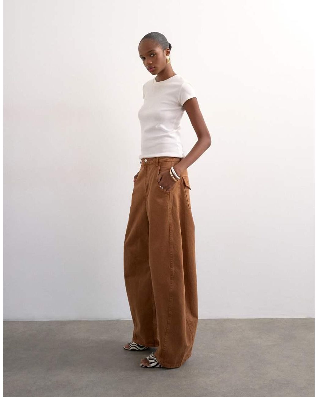 TOPSHOP White Horseshoe Mid Rise Barrel Leg Jeans